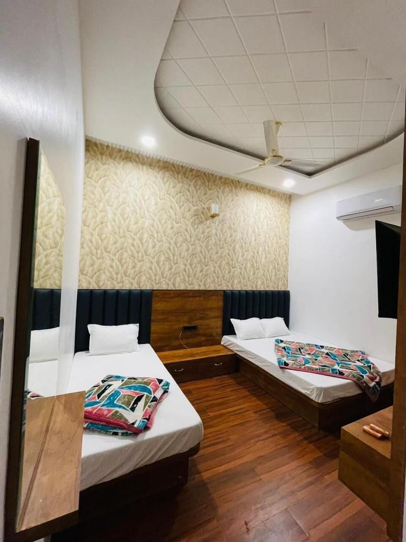 Hotel 4s Niwas — view