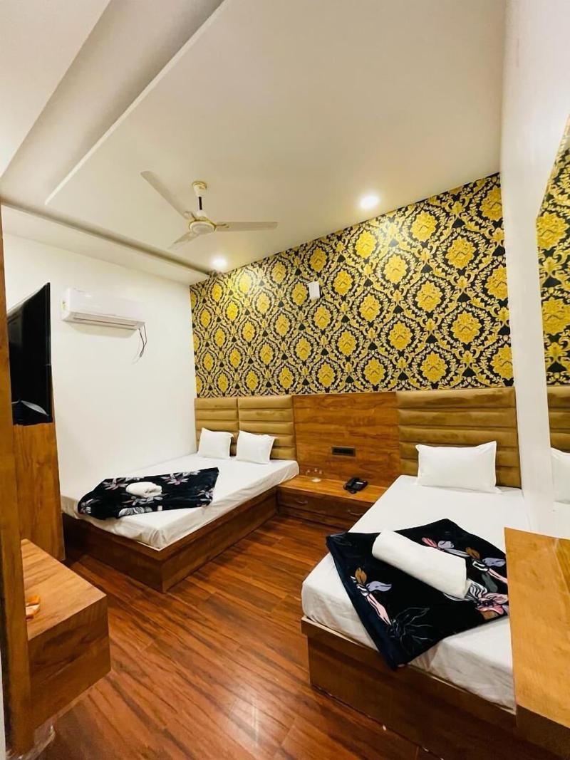 Hotel 4s Niwas — view