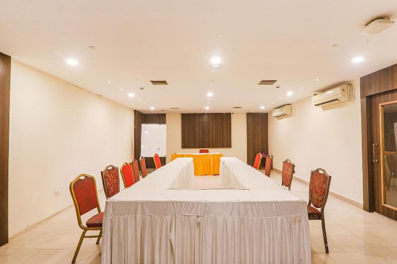 Fabhotel Prime The Continental image