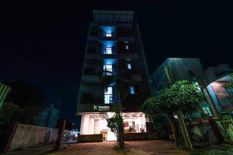 Treebo Silver Apartment image
