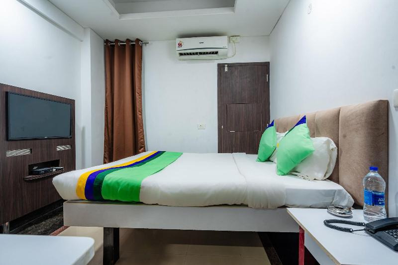 Treebo Silver Apartment image