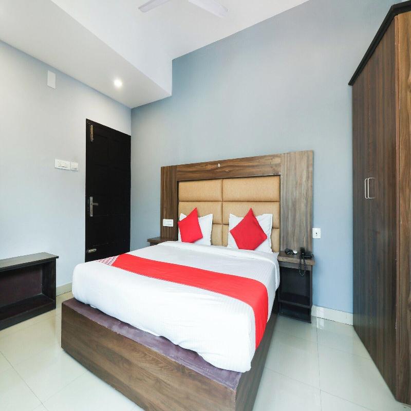 Hotel Queen Residency image