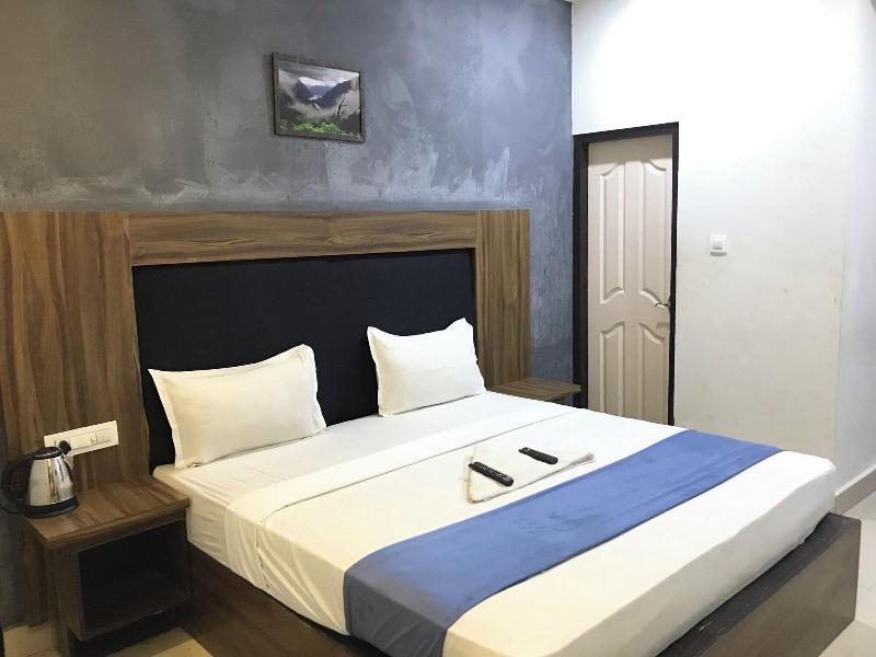 Hotel Queen Residency image