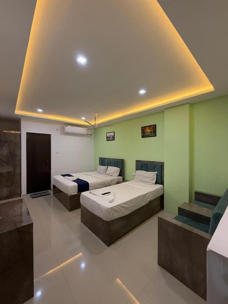 Hotel Queen Residency image