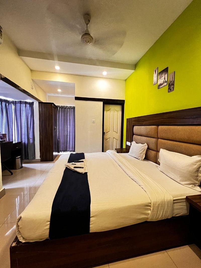 Hotel Queen Residency image