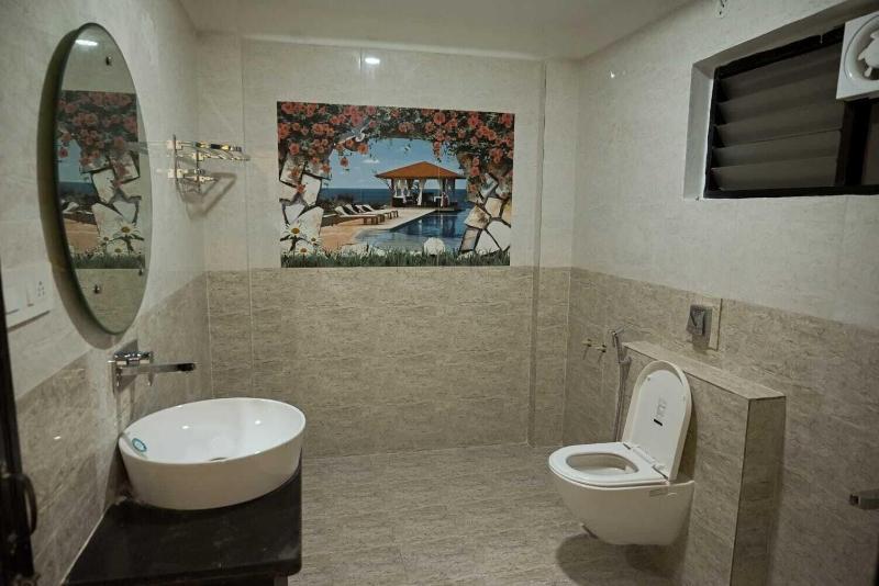 Hotel Golden Bliss image
