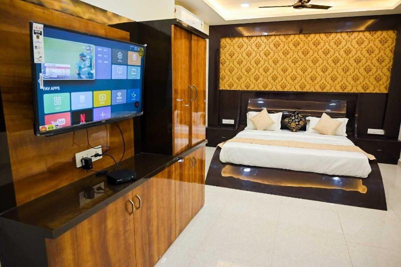 Hotel Golden Bliss image