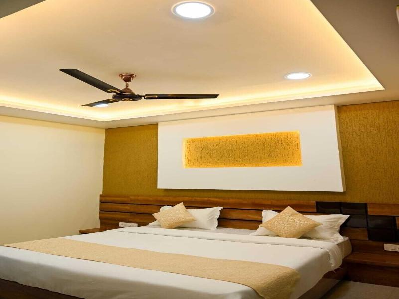 Hotel Golden Bliss image