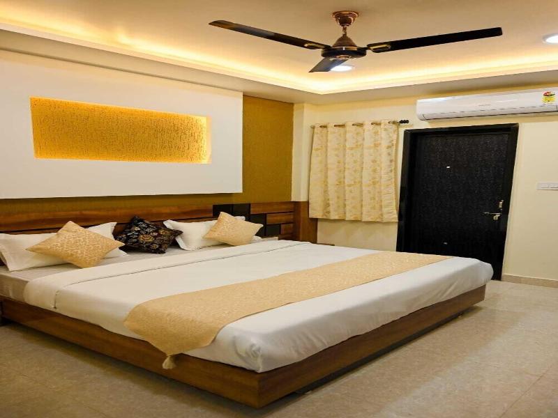 Hotel Golden Bliss image