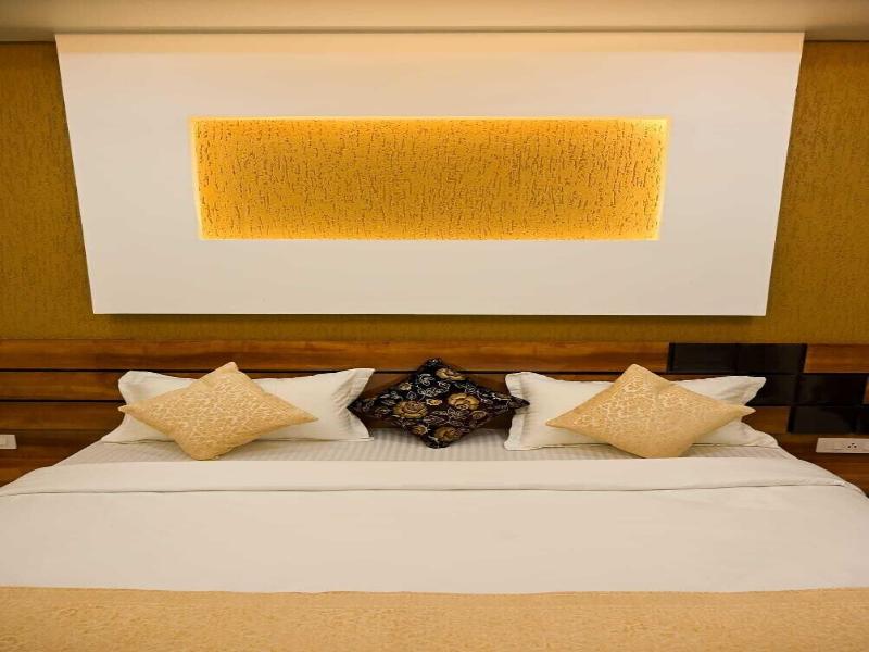 Hotel Golden Bliss image