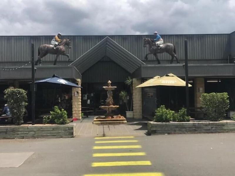 Blacktown Tavern image