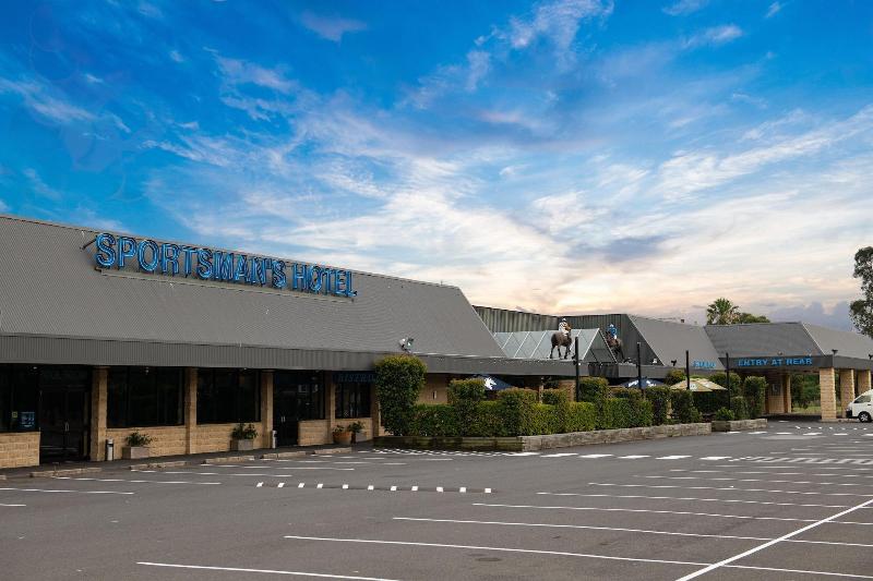 Blacktown Tavern image