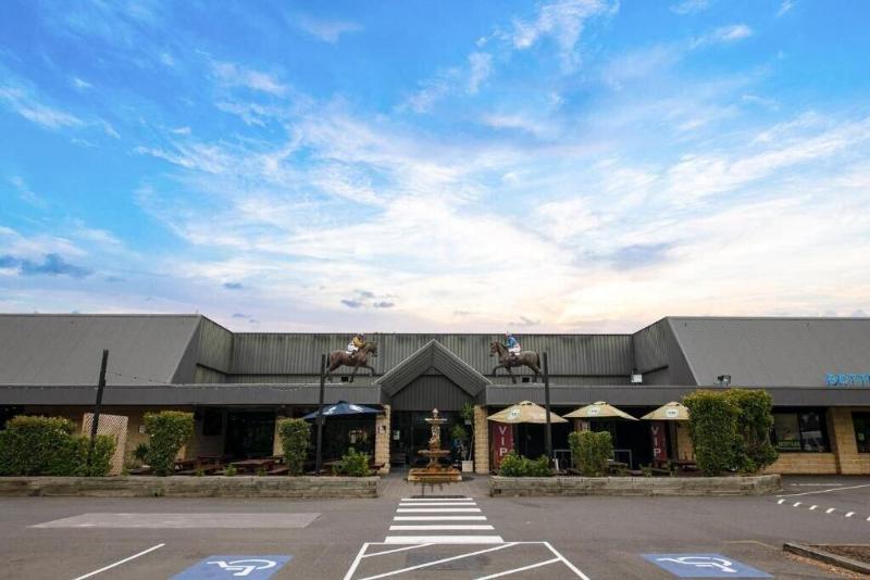 Blacktown Tavern image