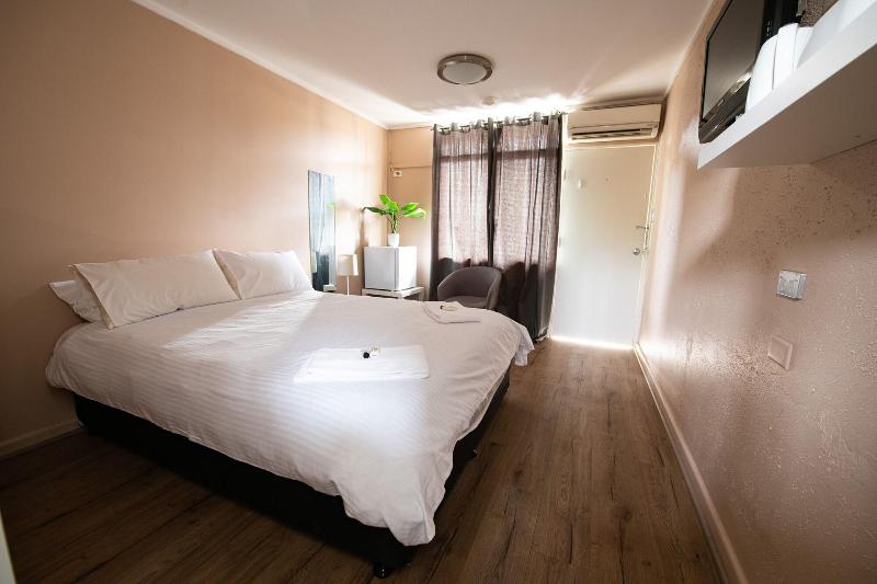 Blacktown Tavern image