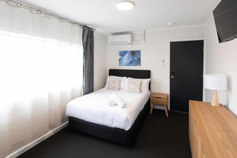 Blacktown Tavern image