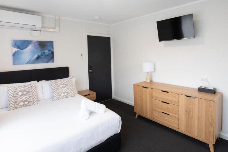 Blacktown Tavern image