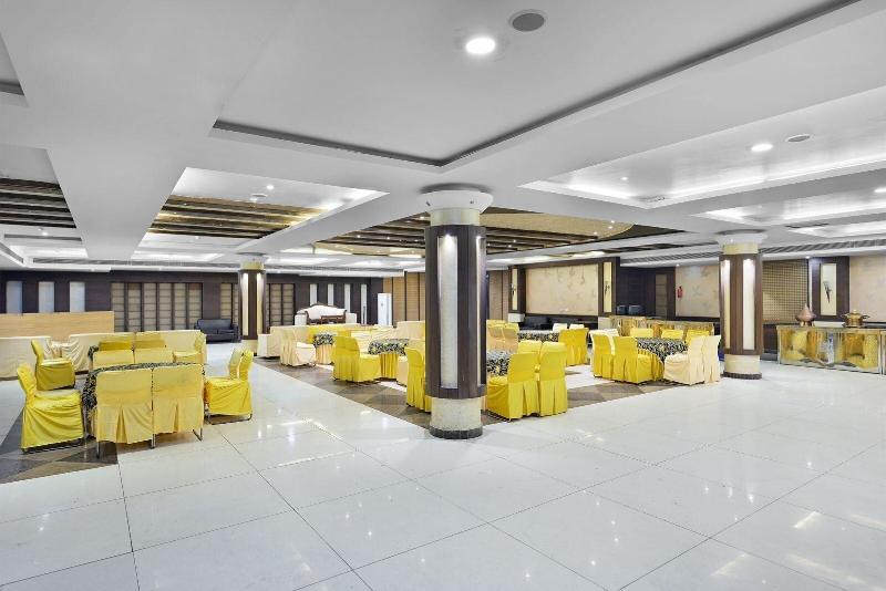 Hotel Paras image