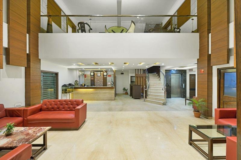 Hotel Paras image