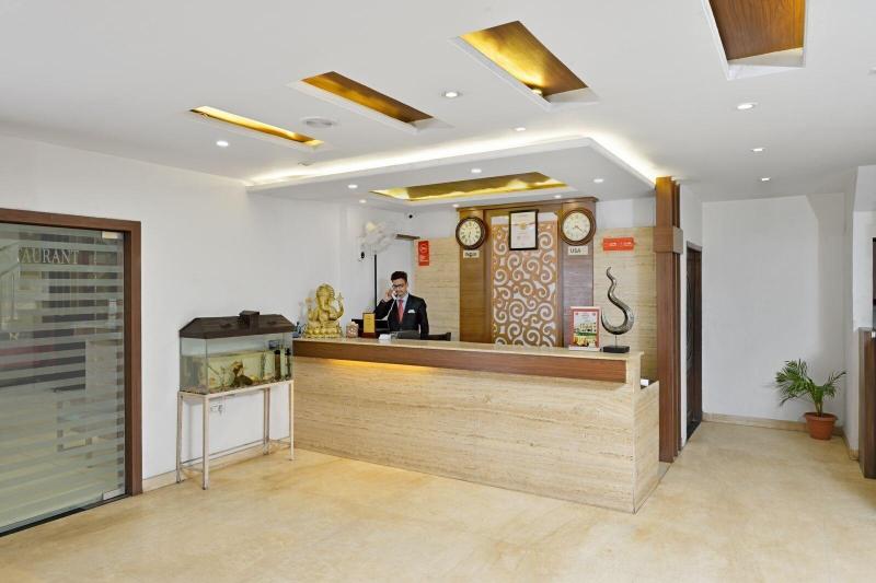 Hotel Paras image