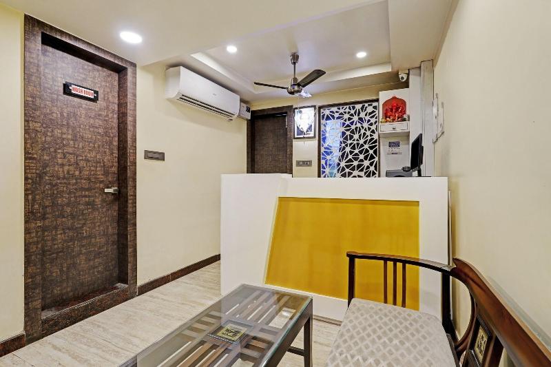 Itsy Hotels Ransu Residency image