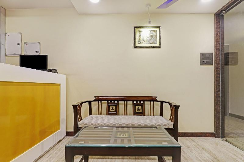 Itsy Hotels Ransu Residency image