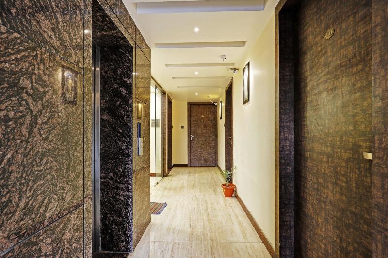 Itsy Hotels Ransu Residency image