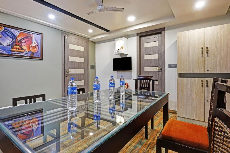 Itsy Hotels Ransu Residency image