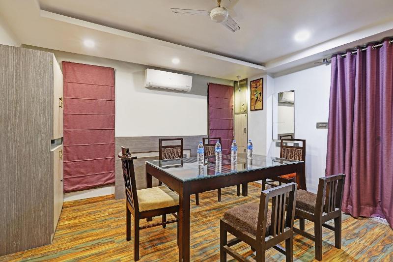 Itsy Hotels Ransu Residency image