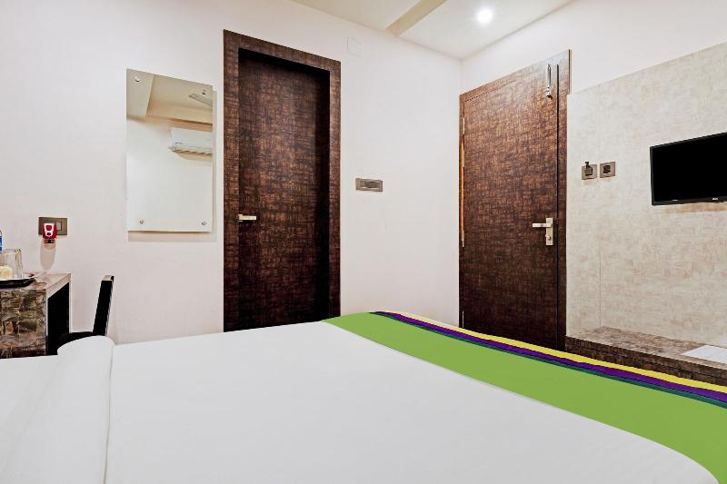 Itsy Hotels Ransu Residency image