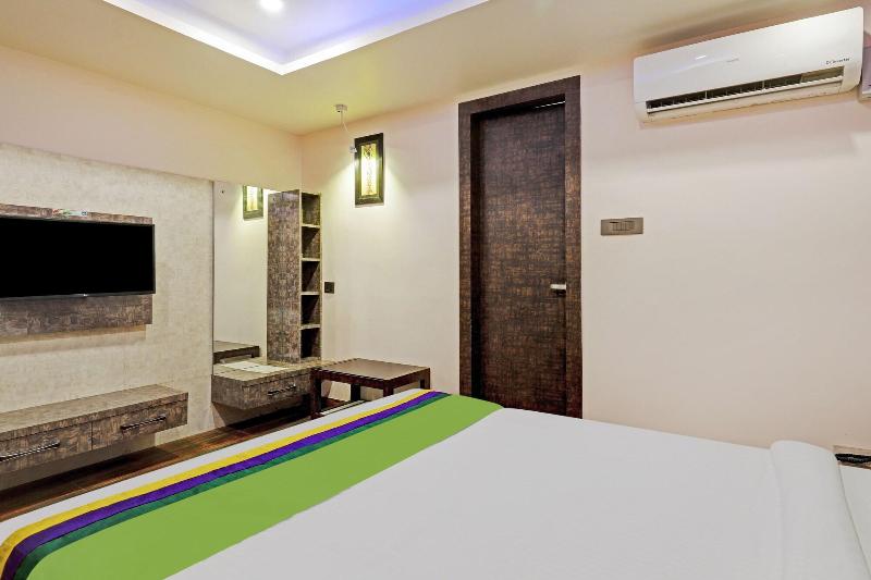 Itsy Hotels Ransu Residency image