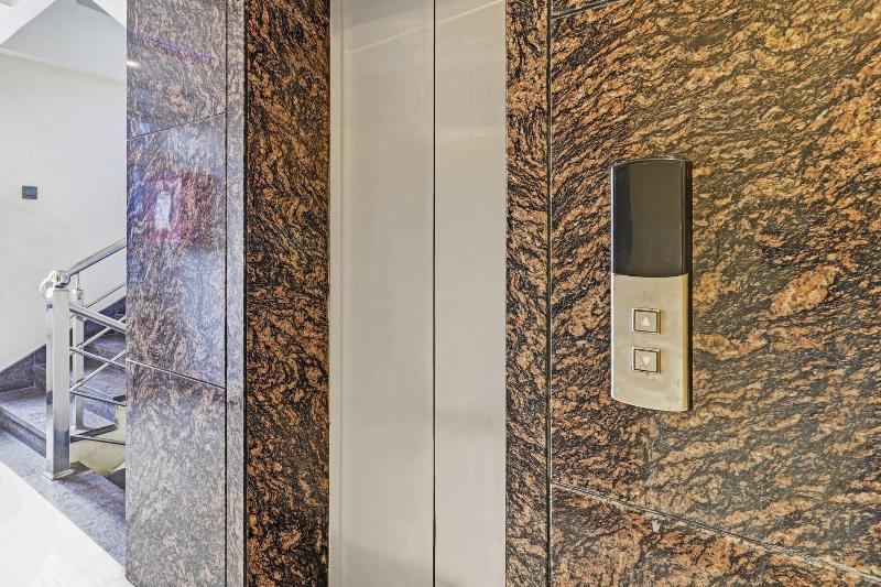 Itsy Hotels Ransu Residency image