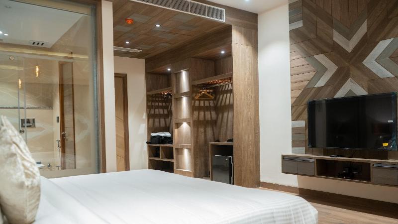 Hotel Clarks Inn Suites Kangra image