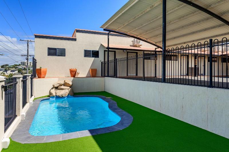 Cq Motel Gladstone image