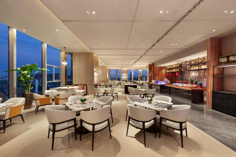 Crowne Plaza Jingmen image