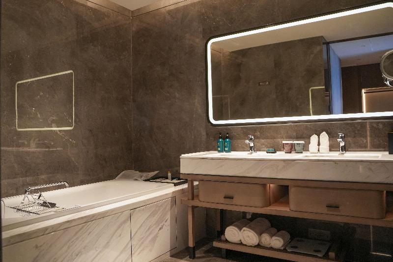 Crowne Plaza Jingmen image