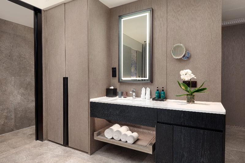 Crowne Plaza Jingmen image