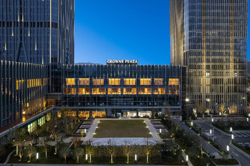 Crowne Plaza Jingmen image