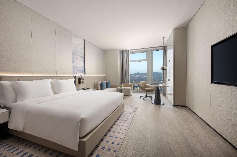 Crowne Plaza Jingmen image