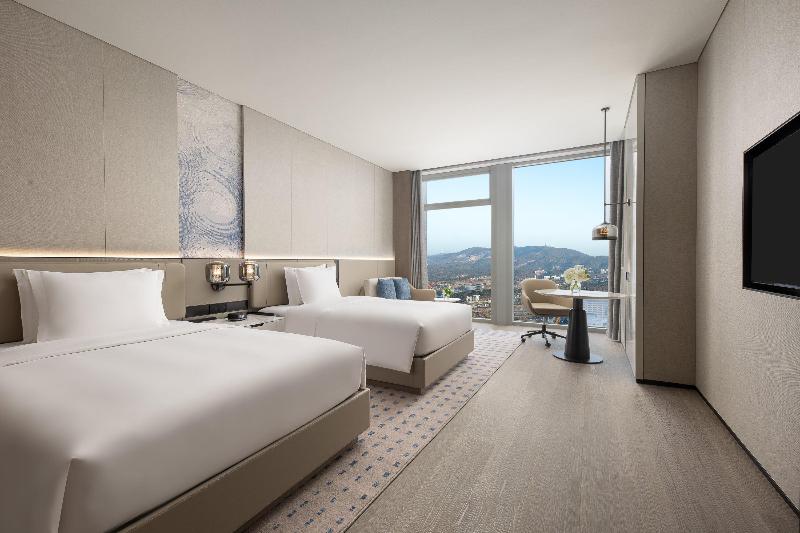 Crowne Plaza Jingmen image