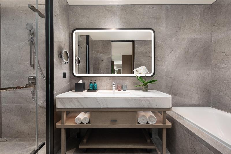 Crowne Plaza Jingmen image