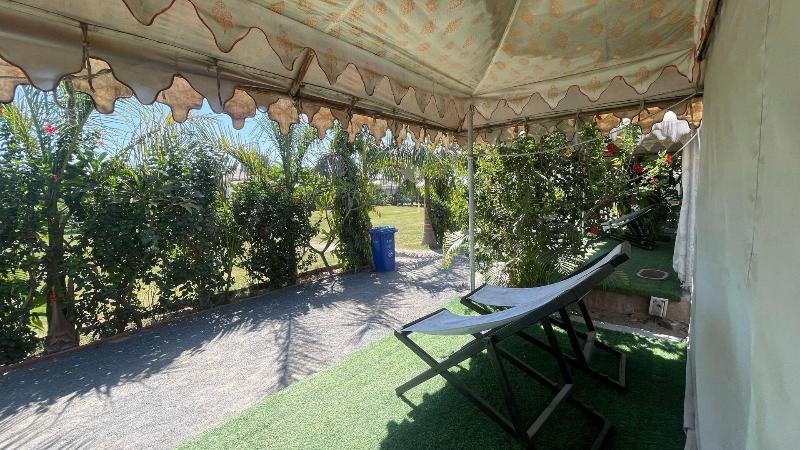 FAMILY ROOM GARDEN VIEW KING BED