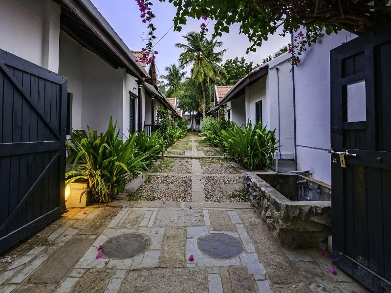 Neemrana's Coconut Alley image