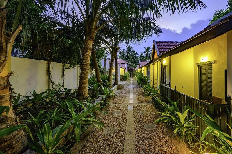 Neemrana's Coconut Alley image