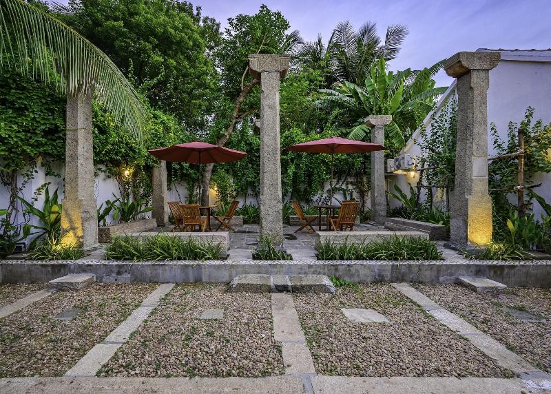 Neemrana's Coconut Alley image