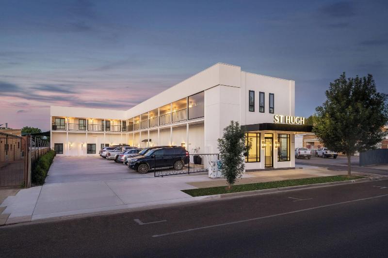 St Hugh Hotel Wagga Wagga — exterior view
