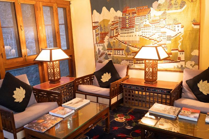 Chonor House — view