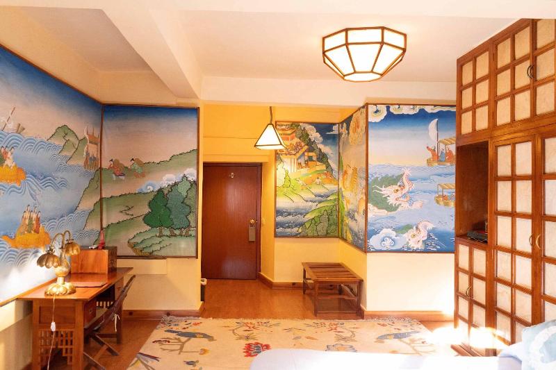 Chonor House image