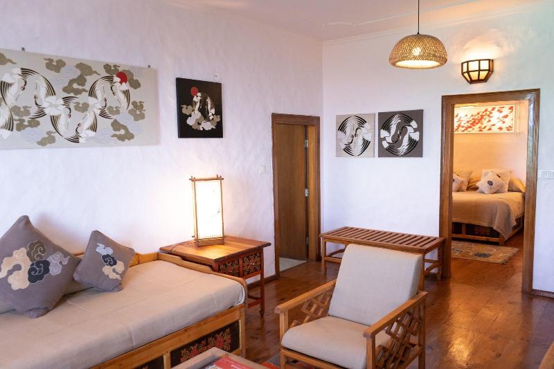 Chonor House image