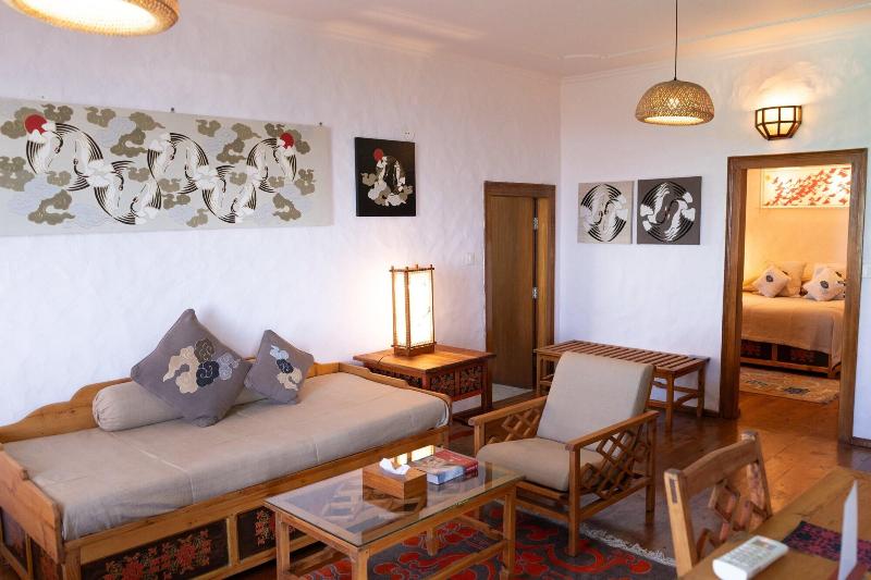 Chonor House image