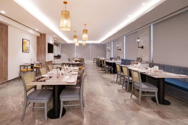 7 Apple Hotel Mahape image